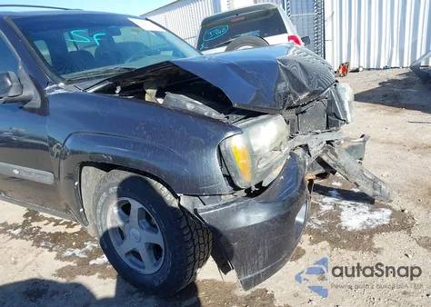 2004 Chevrolet Trailblazer Ls/Lt from USA, damaged, VIN 1GNDT13S642406801